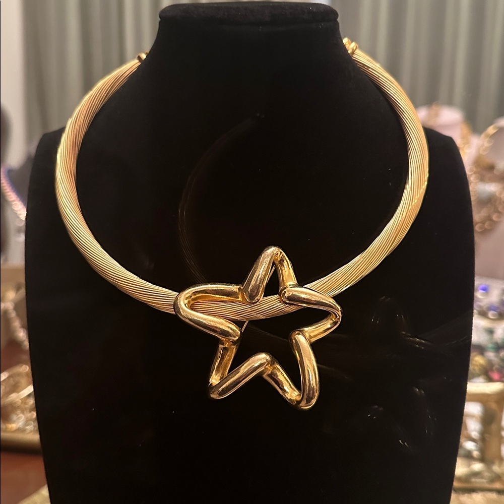 Elegant Gold Women's Choker Necklace